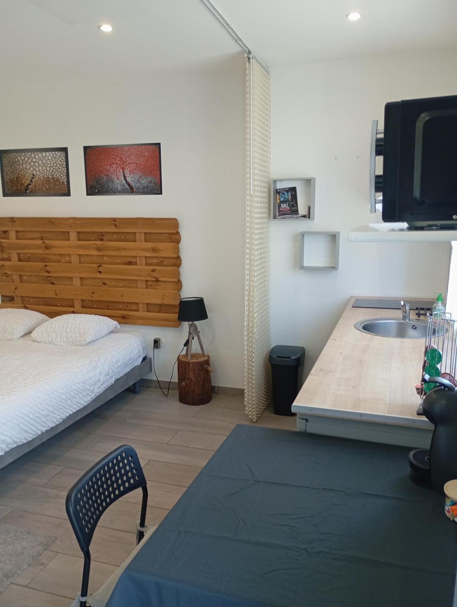 Chambre D'Hotes Les Macarons De Tata Sainte-Eulalie  エクステリア 写真